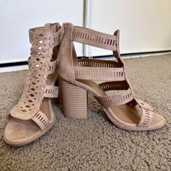 Cut Out Zip Back Chunky Heeled (Size 6) - $15 LOCAL MEETUP ONLY