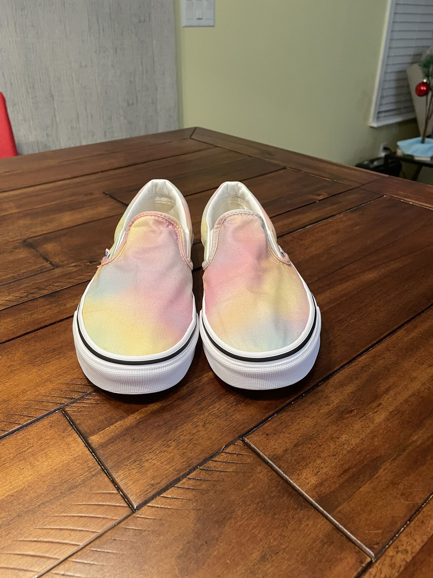 VANS classic slip-on shoes - Color Aura Shift - 7 US Women-5.5 USMen