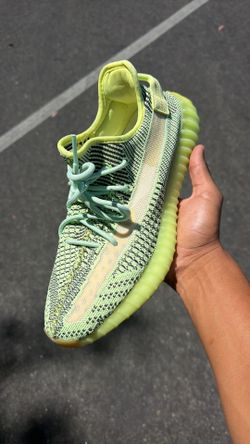 adidas Yeezy Boost 350 V2 "Yeezreel" size 10