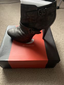 Sz 10 Women’s Guess Bootie