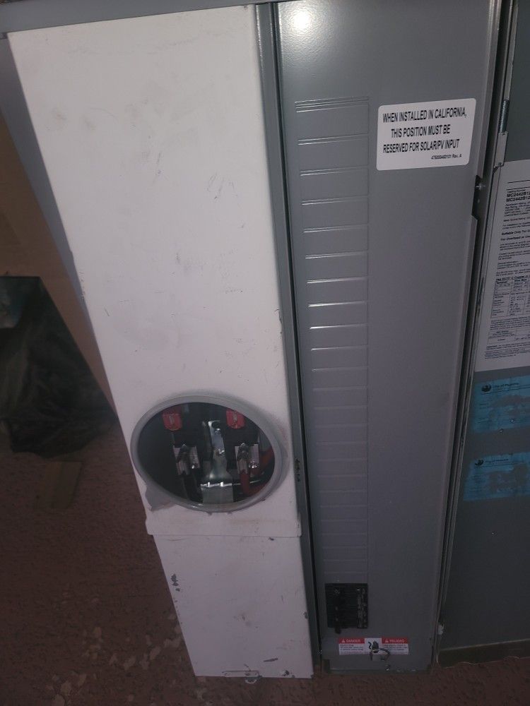 New Siemans 200 Amp Panel Had Used Front But Panel Is New And Good 24 Space First $110 Takes It.