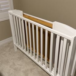 Dream On Full Size Folding Crib With Sealy Duo Sleek Mattress