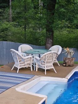Wicker Dining Set *Delivery Included