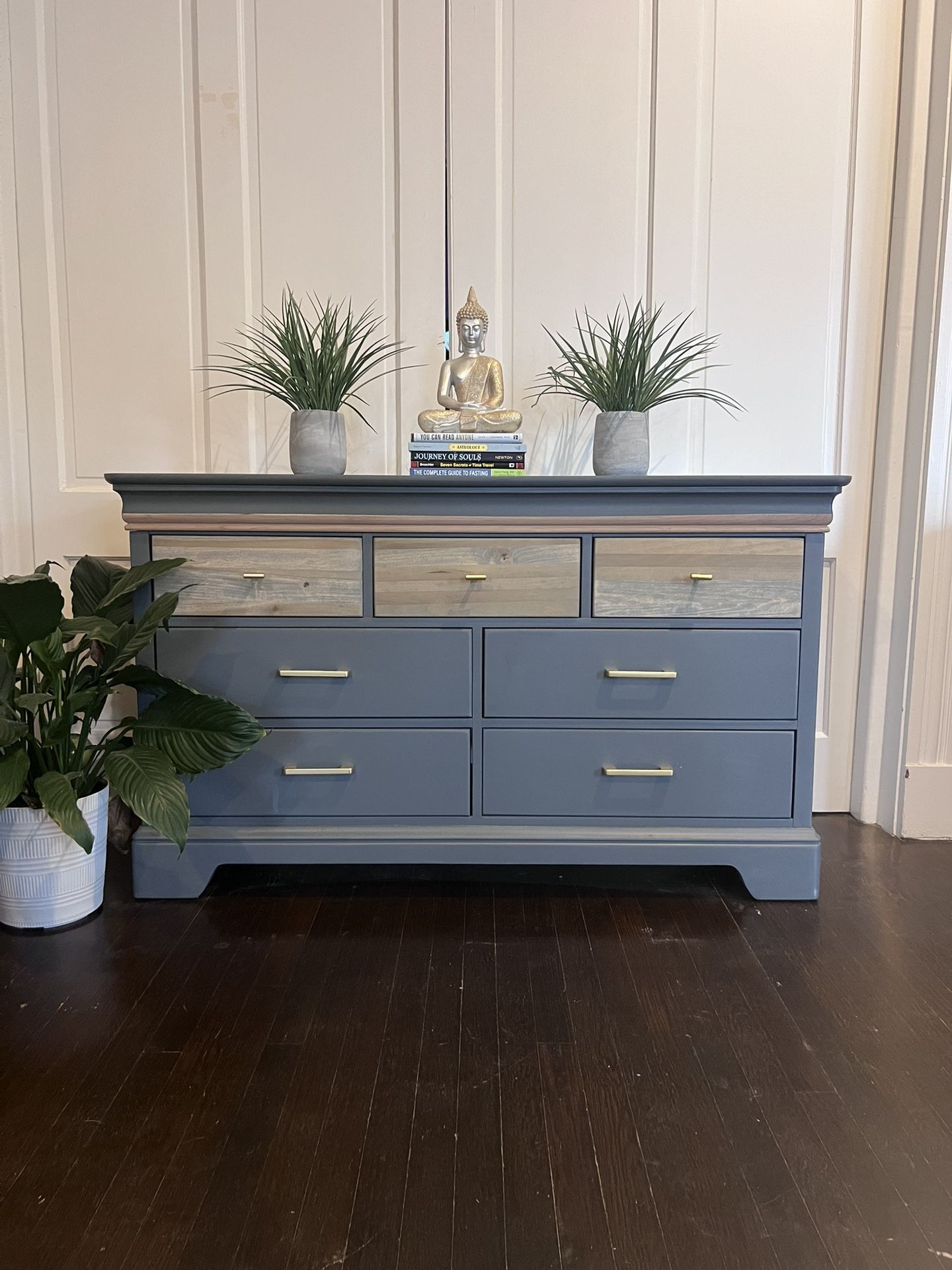 Modern 7 Drawer Dresser
