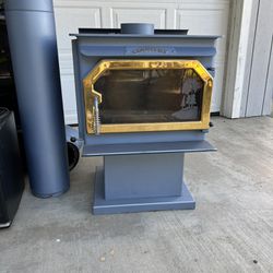 Certified Wood Stove with Chimney 