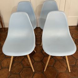 4 Contemporary Blue Chairs And 1 Table