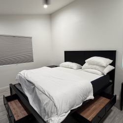 Living Spaces Austen California King Storage Platform Bed