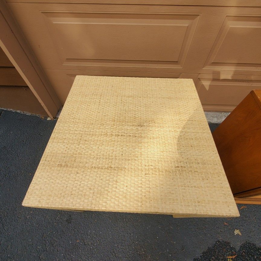 Mid Century Modern Wicker Rattan Dining Table/ Coffee Table 30x30x26toll.in Perfect Condition