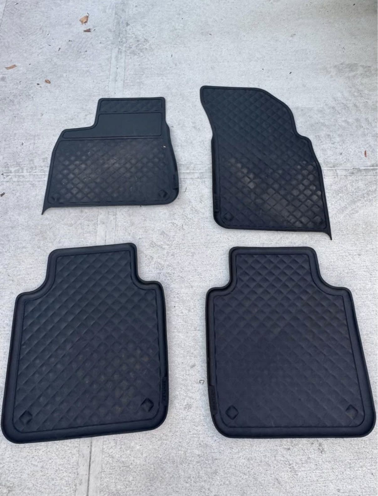 Bentley Bentayga 2024 floor mats for LWB, OEM all weather - $280 (Brooklyn)