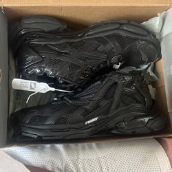 Selling  Balenciaga Runners Size 13  