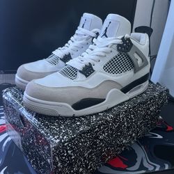 Military 4S - Jorden 4s  SIZE 10