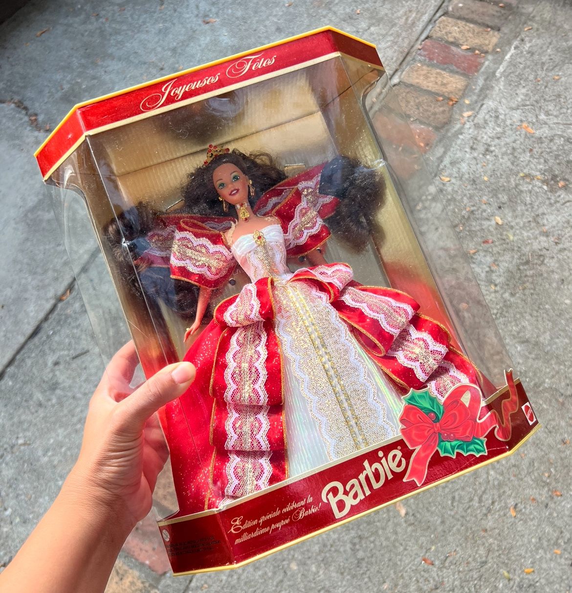 AUTHENTIC Happy Holidays 1997 Barbie Doll