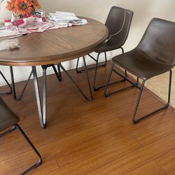 Dining Table And 4 Chairs 
