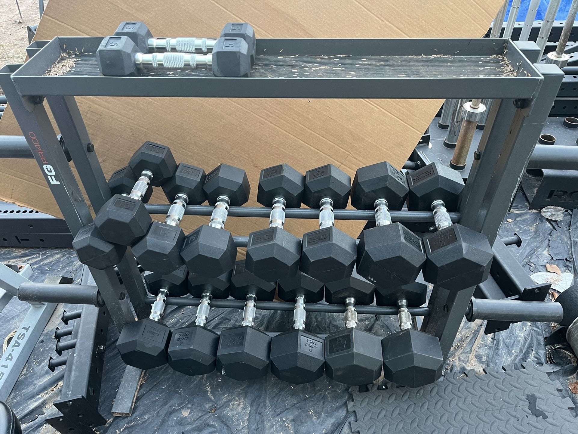 5-40lb Hex Rubber Dumbbell Set With Rack