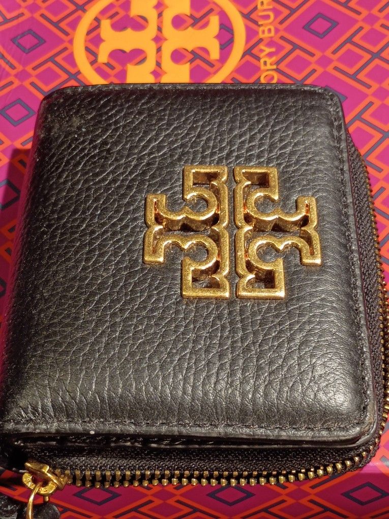 TORY BURCH BRITTEN BLACK LEATHER LOGO WALLET
