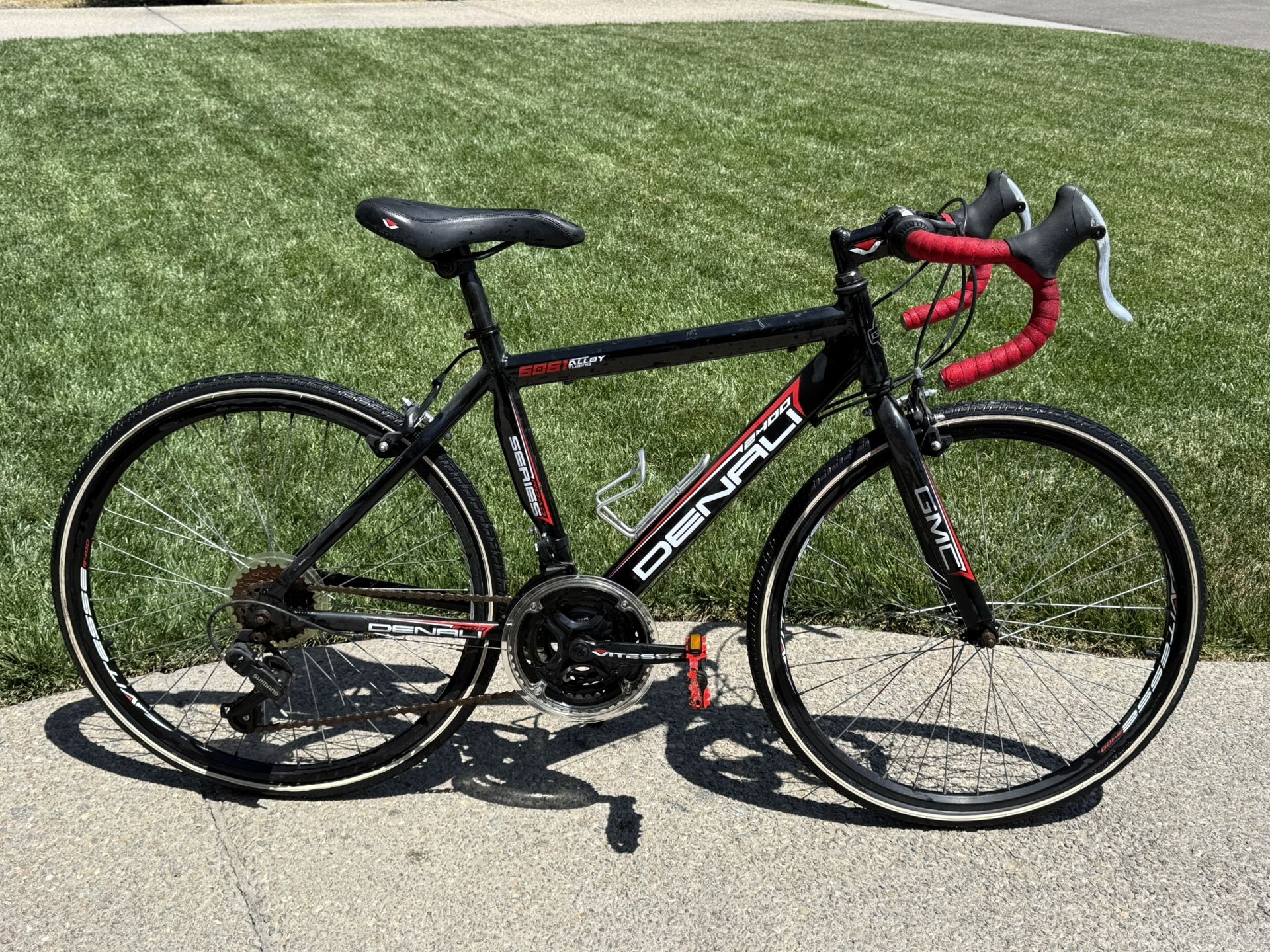 Kids Marknig Road Bike, 21 Speed 700C Wheel with Light Aluminum Alloy Frame Commuter Bicycle with Dual Disc/V Brakes for Men and Women, Red