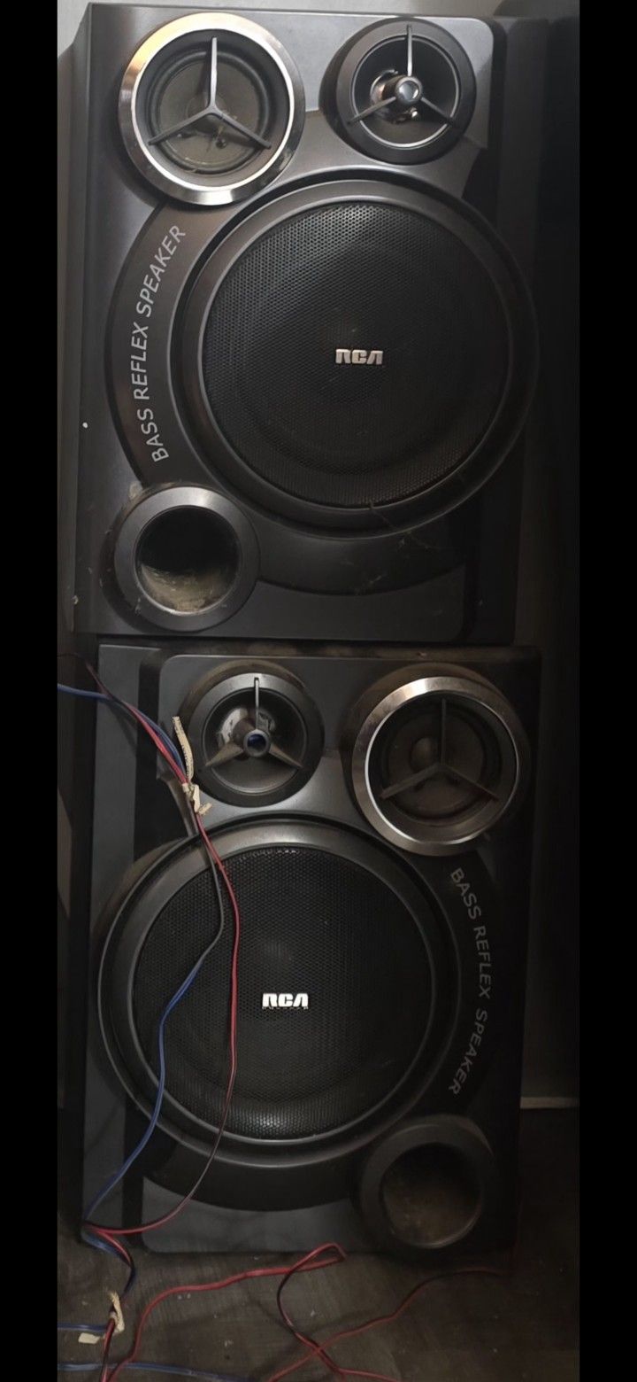 RCA RS2652 Bass Reflex Speakers