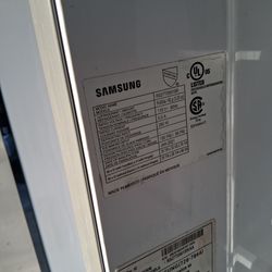 Samsung refrigerator  w/smartscreen