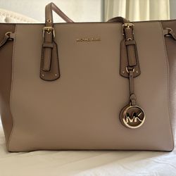 Michael Kors Leather bag