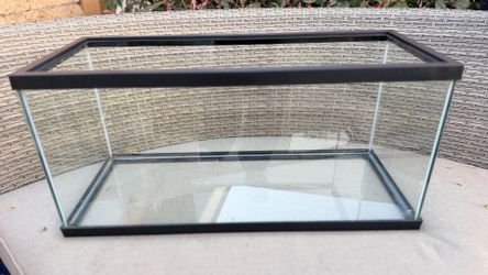 Aquarium tank bout 20-25 gallon tank great condition AVAILABLE IN FONTANA