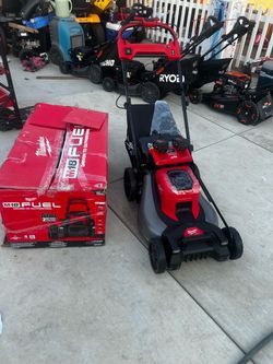 Shop Milwaukee M18 FUEL Brushless Cordless 21 in. Walk Behind Dual Battery Self-Propelled Mower w/(2)