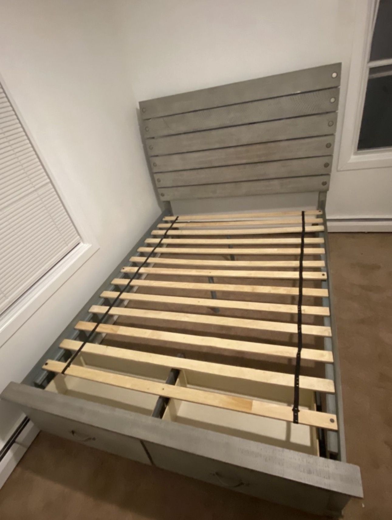 GRAY QUEEN STORAGE BED