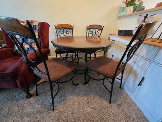 Round Dining Table Set with 4 chairs
Black Metal frames with wood top
42"w x 30"h