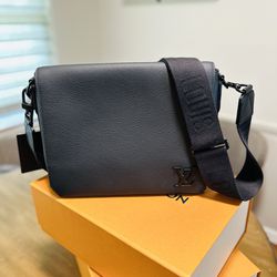 Louis Vuitton Men’s Takeoff Messenger Bag