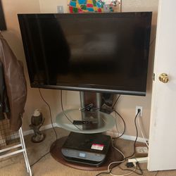 47” TV with Stand and Antenna 