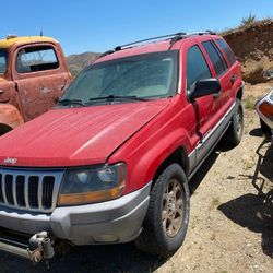 1999 Jeep Grand Cherokee Laredo(Parts/ Or If You Want To Price The Fix)
