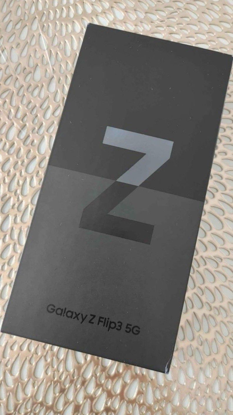 SAMSUNG Galaxy Z Flip 3 5G Cell Phone, Factory
Unlocked Android Smartphone, 256GB, Flex Mode,
Super Steady Camera, Ultra Compact, US Version,
Phantom 