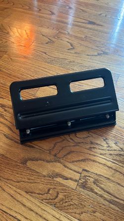 Hole puncher (x2 sizes)