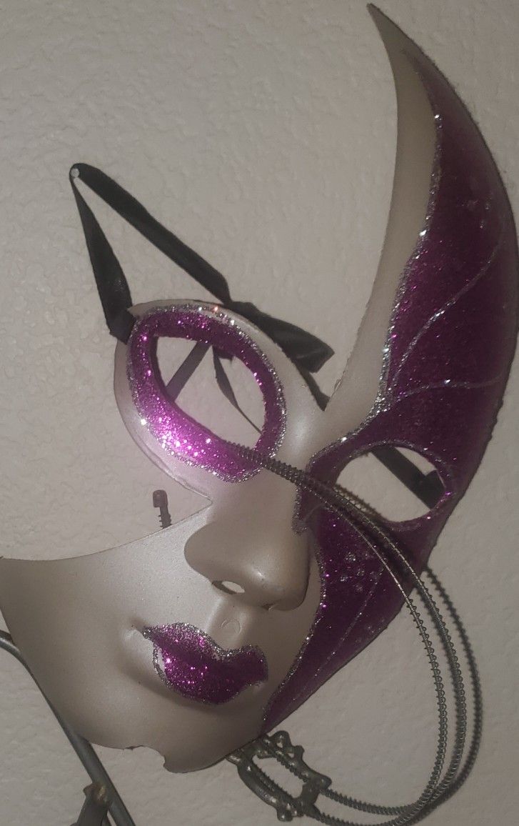 MASQUERADE MASKS