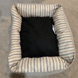 Dog bed With Bolster Sides