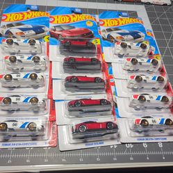Hot wheels 2026 lot or 15 Ferraris