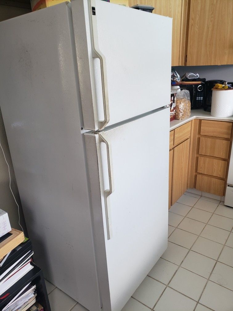 NICE GREAT WORKING REFRIGERATOR 