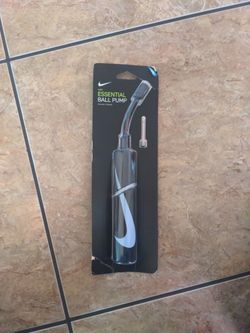 Nike Essential Ball pump
