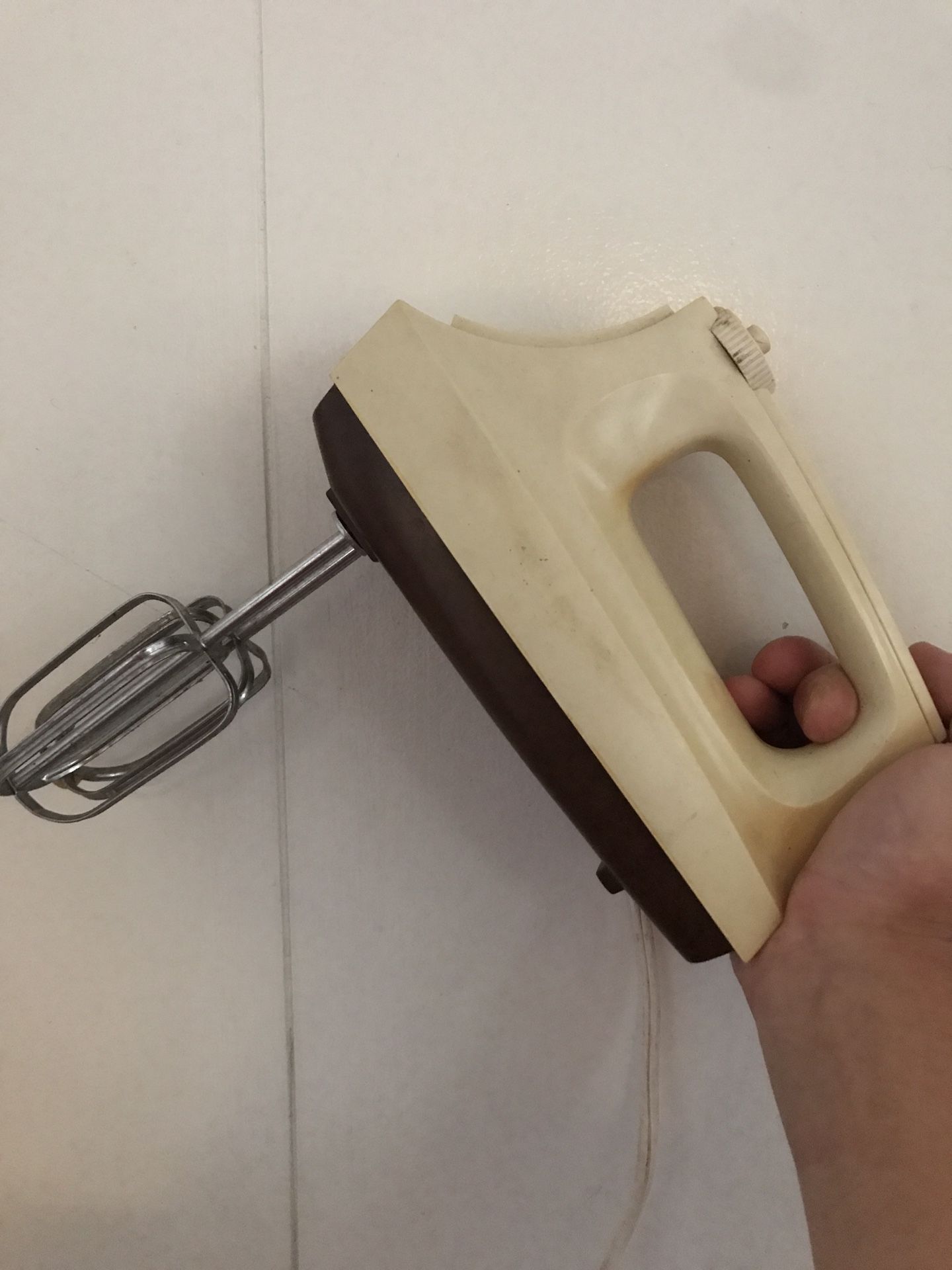 Vintage Waring 6 Speed Solid State Hand Mixer Tan & Brown Kitchenware