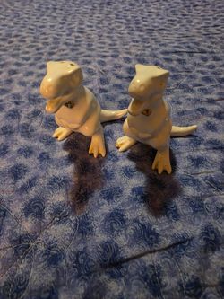 T rex salt and pepper shaker
