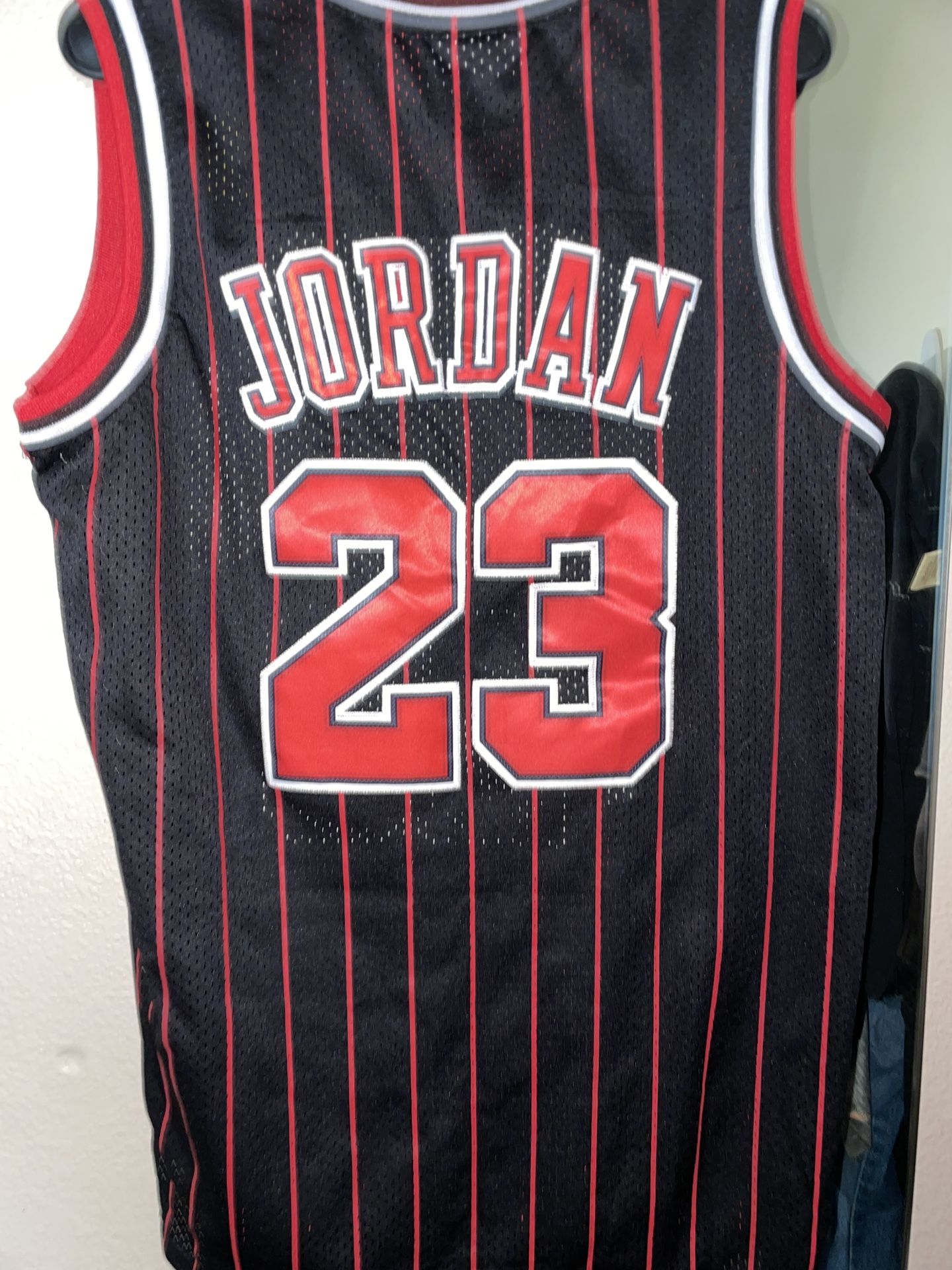 NWOT Mitchell & Ness Chicago Bulls Alternate 1996 97 Michael Jordan Jersey MED Fan shop