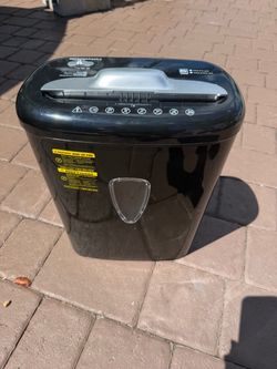 LIKE NEW PAPER SHREDDER
