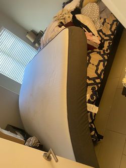 A Casper bed in excellent shape what is $4000
