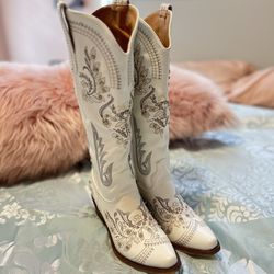 Brand New Cowboy Boots Beautiful Embroidered with sparkly rhinestones