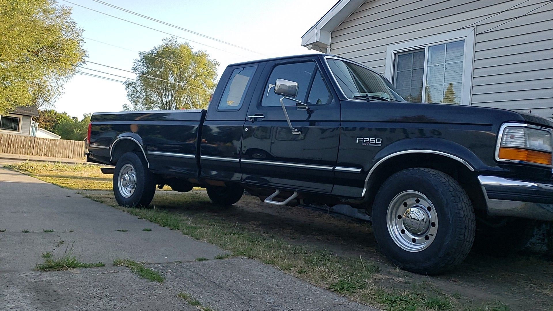 Heavy duty show truck ford f250