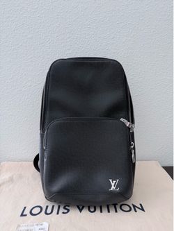 MEN’S LOUIS VUITTON AVENUE SLING BAG