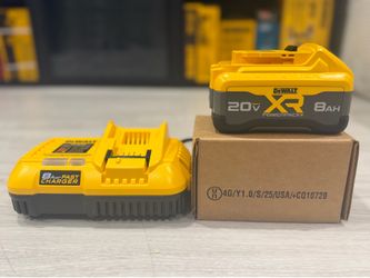 DEWALT 20V MAX XR 8Ah Powerpack Battery and DCB118 8 Amp Fast Charger