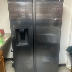 Samsung Stain And Steel Refrigerator 