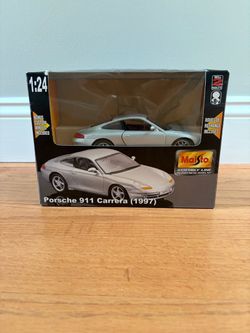Vintage Maisto 1:24 scale  Porsche 911 Carrera 1997 (No. 39938)