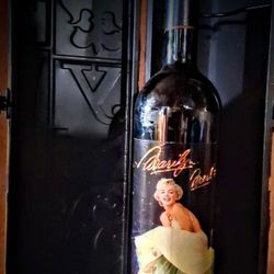 Decorative wine featuring Marilyn Monroe 1994