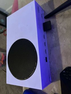 Xbox Series S w/4 controllers &  1 TB external Drive( Price is firm)